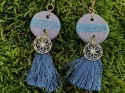 Orientalne kolczyki ceramiczne z delikatnymi frędzlami