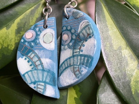 Ręcznie malowane kolczyki ceramiczne niebieskie