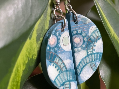 Ręcznie malowane kolczyki ceramiczne niebieskie