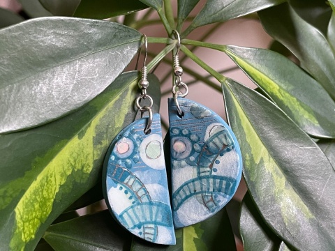 Ręcznie malowane kolczyki ceramiczne niebieskie