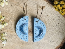 Ceramiczne kolczyki z motywem księżyca