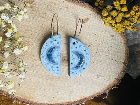 Ceramiczne kolczyki z motywem księżyca