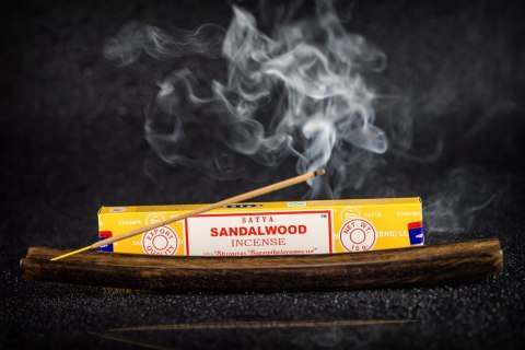Satya NAG CHAMPA kadzidełka PYŁKOWE SATYA15g Sandałowiec