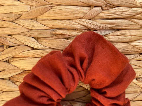 Lniana gumka do włosów scrunchie bordowa