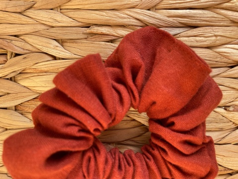 Lniana gumka do włosów scrunchie bordowa
