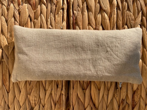 Poduszka na oczy z lnu z lawendą i pestkami wiśni mandala serca beżowa