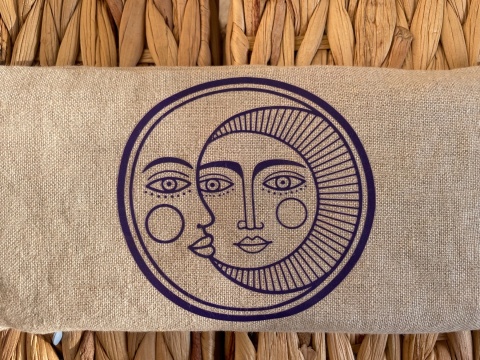 Poduszka na oczy z lnu z lawendą i pestkami wiśni słońce i księżyc beżowa