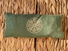 Poduszka na oczy z lnu z lawendą i pestkami wiśni mandala zielona