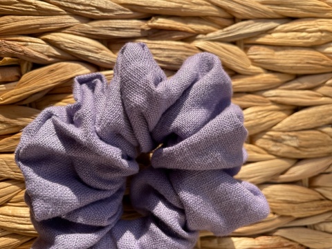 Lniana gumka do włosów scrunchie fioletowa