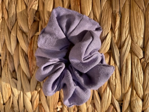 Lniana gumka do włosów scrunchie fioletowa