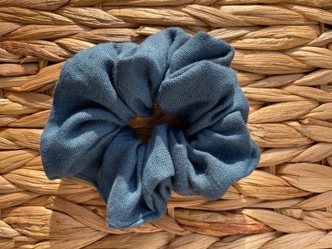 Lniana gumka do włosów scrunchie niebieska